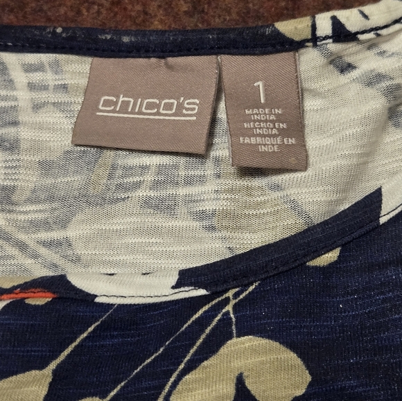 Chico' Size 1 (US 6) Peek-a-Boo Sleeb Top In Blue, Red, Green And White Print - Picture 4 of 6